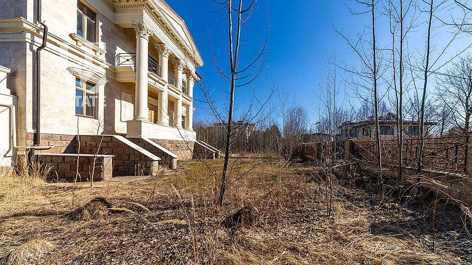 Дом с видом на озеро КП Монолит.