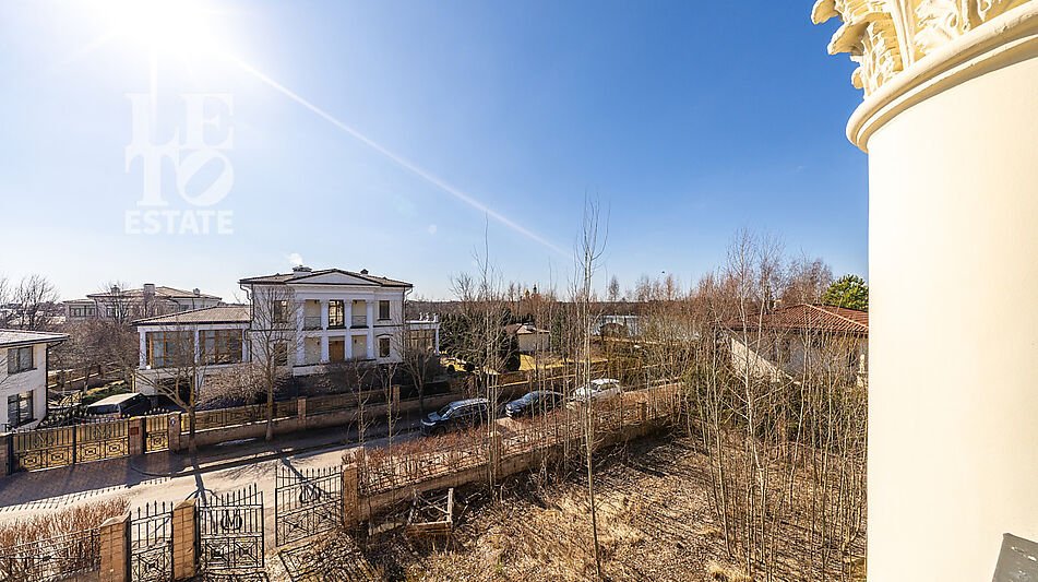 Дом с видом на озеро КП Монолит.