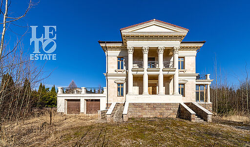 Дом с видом на озеро КП Монолит.