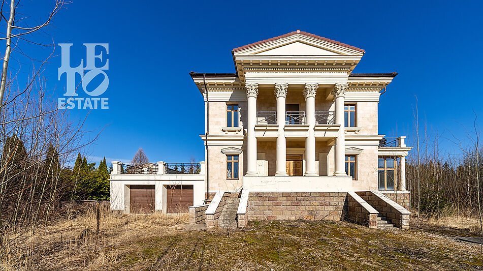 Дом с видом на озеро КП Монолит.