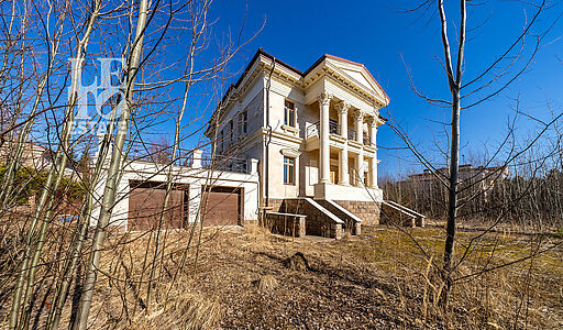 Дом с видом на озеро КП Монолит.