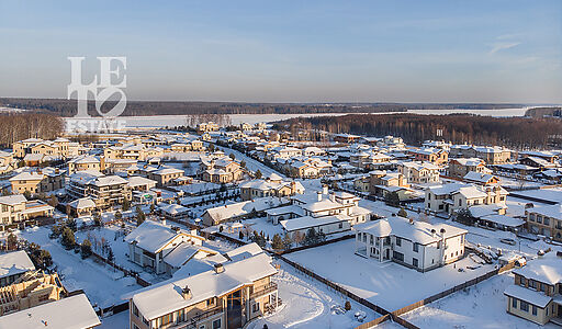 Дом с бассейном в Пестово