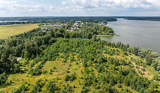 Участок в первой линии от воды