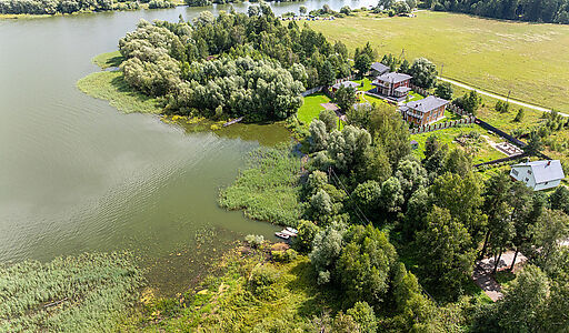 Участок в первой линии от воды