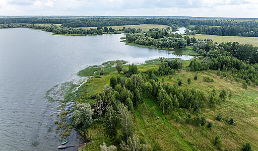 Участок в первой линии от воды