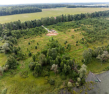 Участок в первой линии от воды
