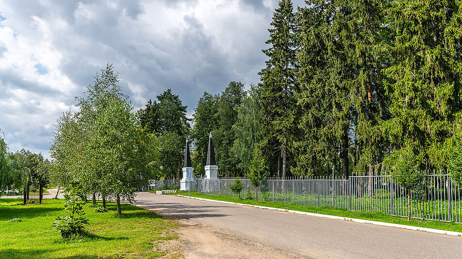 Участок в первой линии от воды