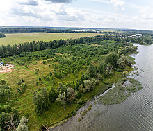 Участок в первой линии от воды