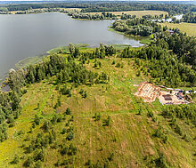 Участок в первой линии от воды