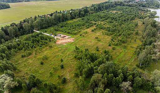 Участок в первой линии от воды