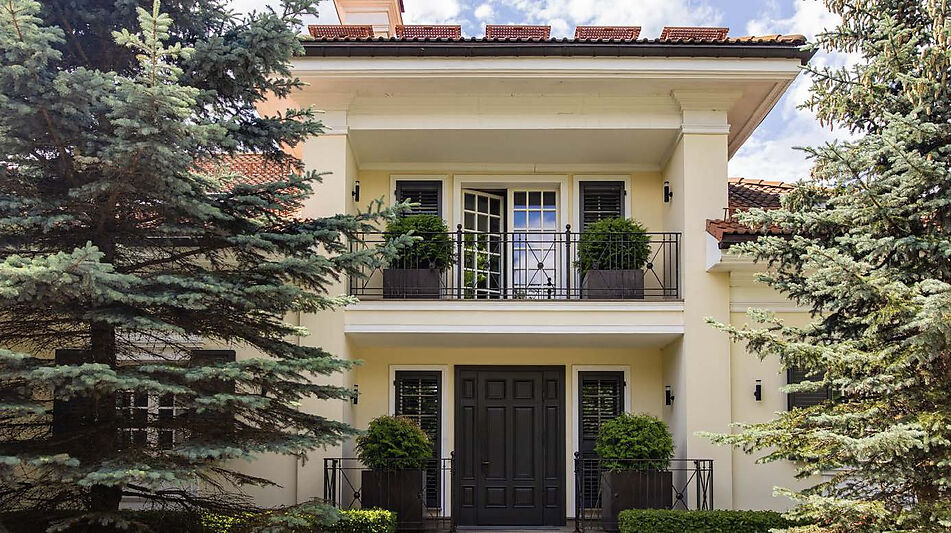 Дом с бассейном в Ивакино