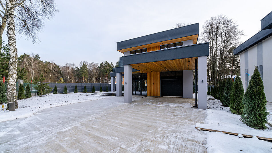 Новый дом около леса 9 км от МКАД