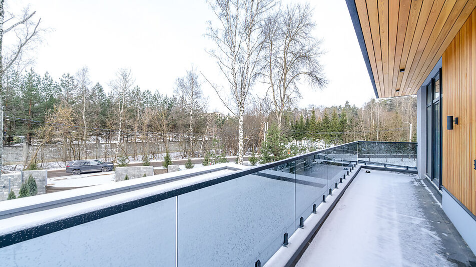 Новый дом около леса 9 км от МКАД