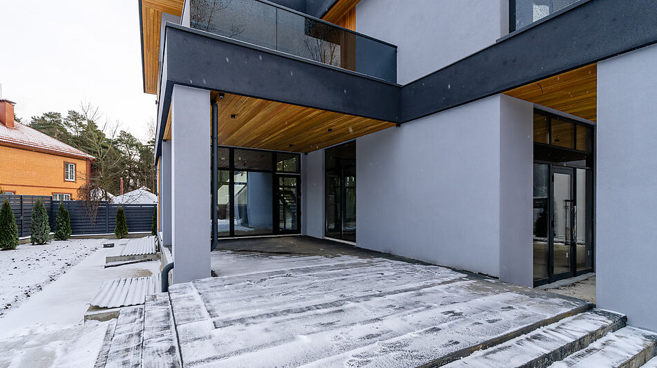 Новый дом около леса 9 км от МКАД