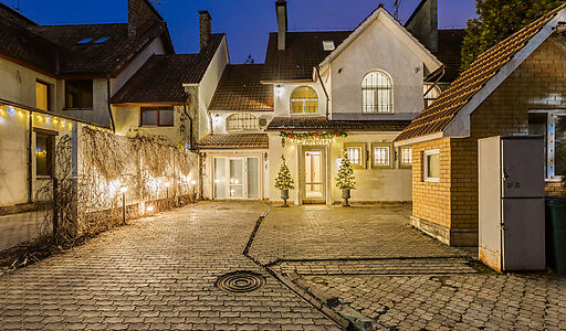 Таунхаус на большом участке