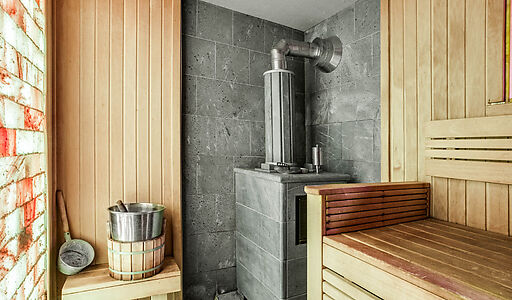 Дом в окружении реликтовых сосен.