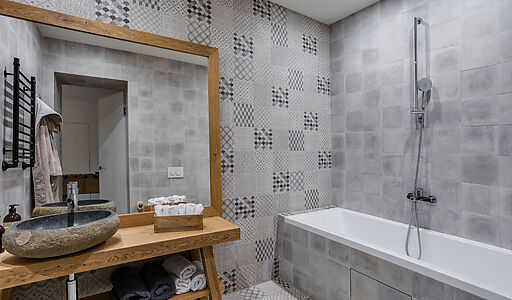 Дом в окружении реликтовых сосен.