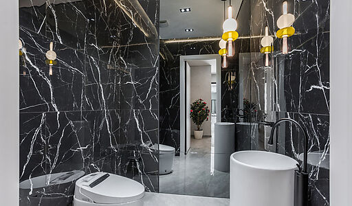 Уютный дом среди вековых сосен