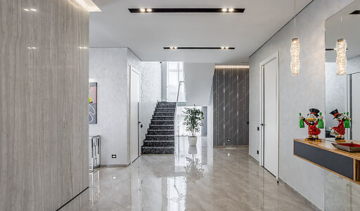 Уютный дом среди вековых сосен