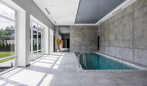 Уютный дом среди вековых сосен