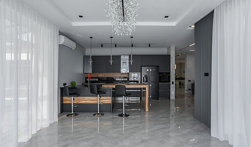 Уютный дом среди вековых сосен