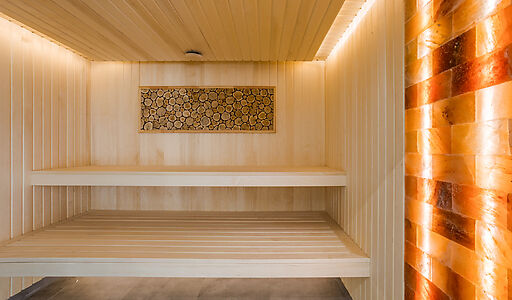 Уютный дом среди вековых сосен