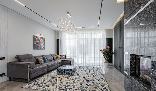 Уютный дом среди вековых сосен