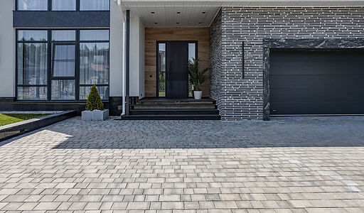 Уютный дом среди вековых сосен