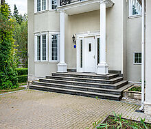 Дом на лесном участке в Николино