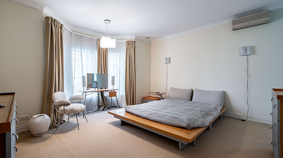 Дом на лесном участке в Николино