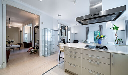 Дом на лесном участке в Николино