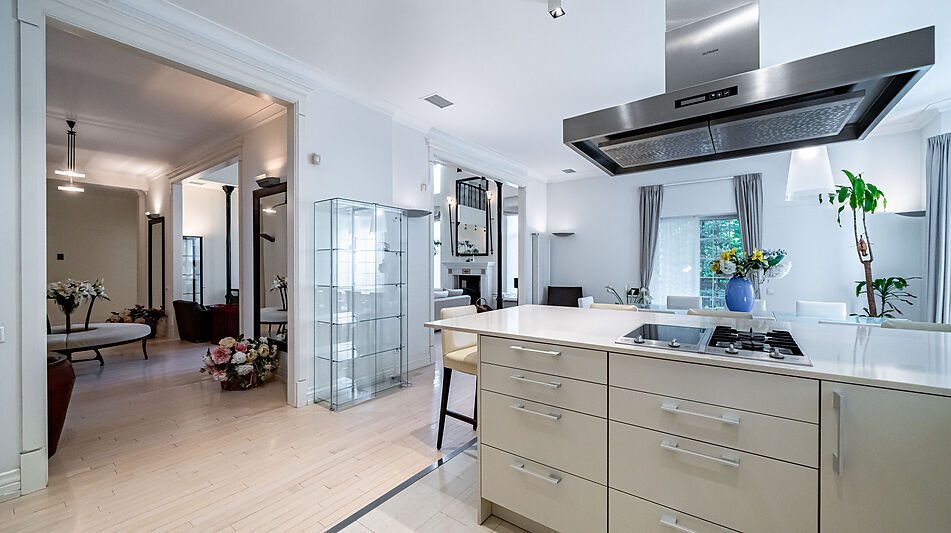 Дом на лесном участке в Николино