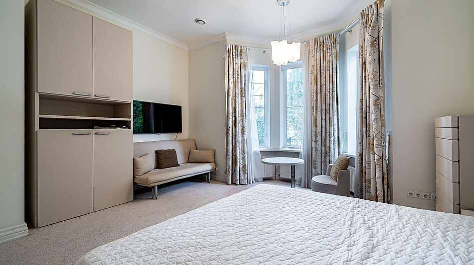 Дом на лесном участке в Николино