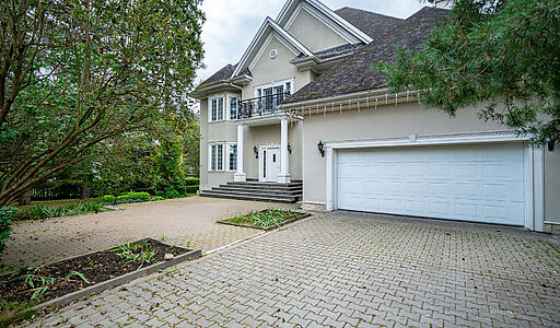 Дом на лесном участке в Николино