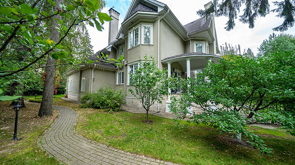 Дом на лесном участке в Николино