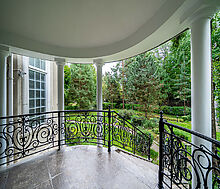 Дом на лесном участке в Николино