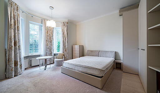 Дом на лесном участке в Николино