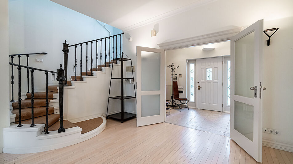 Дом на лесном участке в Николино