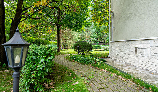 Дом на лесном участке в Николино