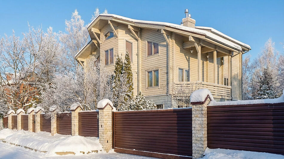 Дом с бассейном в КП Лазурь