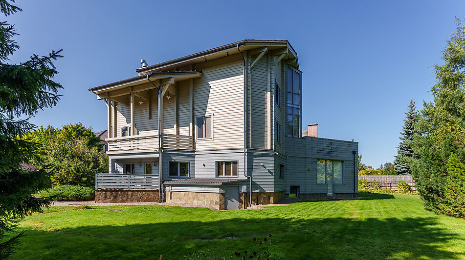 Дом с бассейном в КП Лазурь