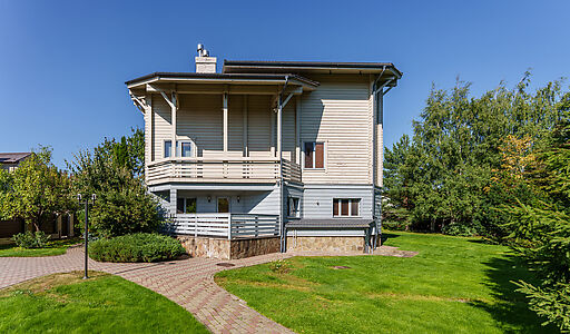 Дом с бассейном в КП Лазурь