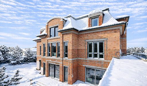 Дом под отделку в Ренессанс парк