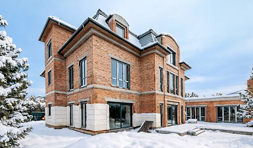 Дом под отделку в Ренессанс парк