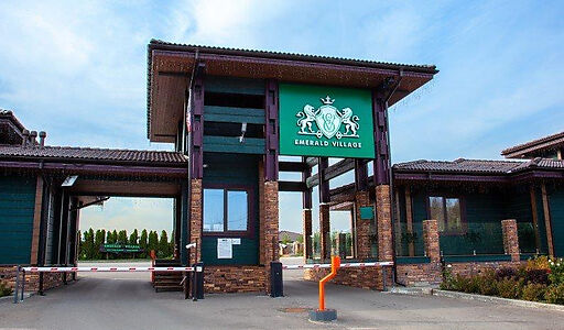 Эмеральд Вилладж