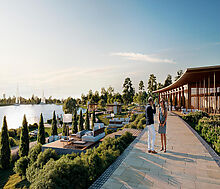 Участок на берегу реки в Монави