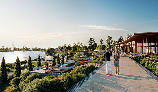 Участок на берегу реки в Монави