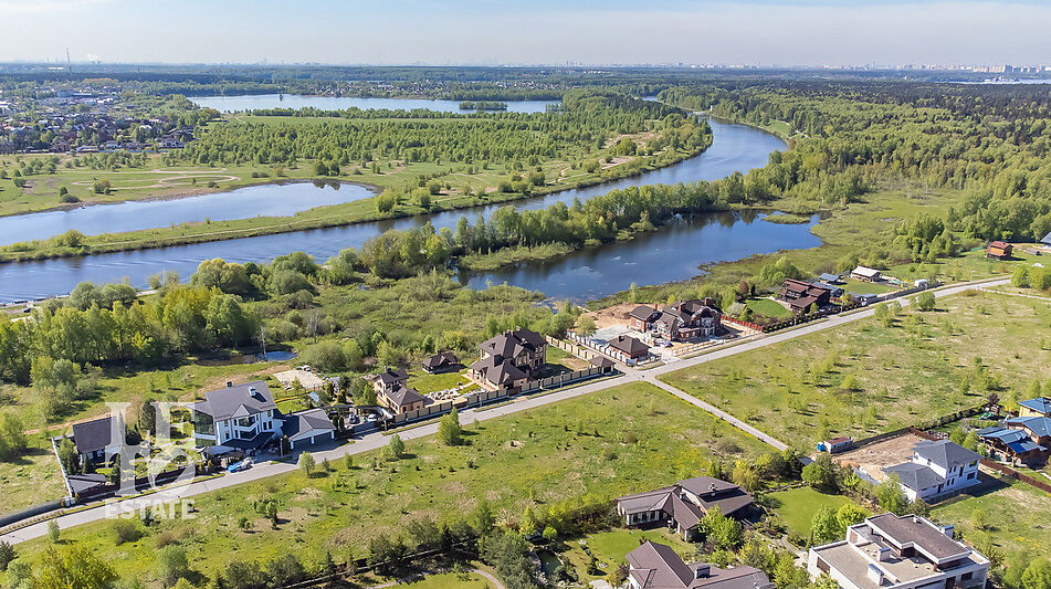 Дом на берегу в КП Аврора