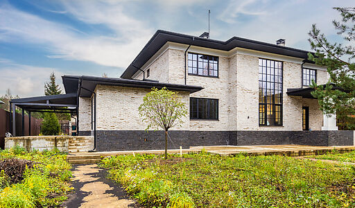 Стильный дом в КП Европа-1