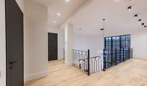 Стильный дом в КП Европа-1